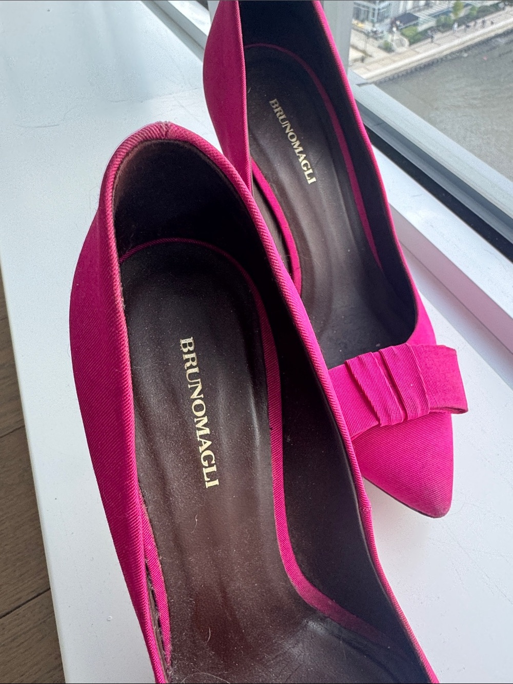 Bruno Magli Pink Pointed Toe Bow Pump - Picture 2 of 4